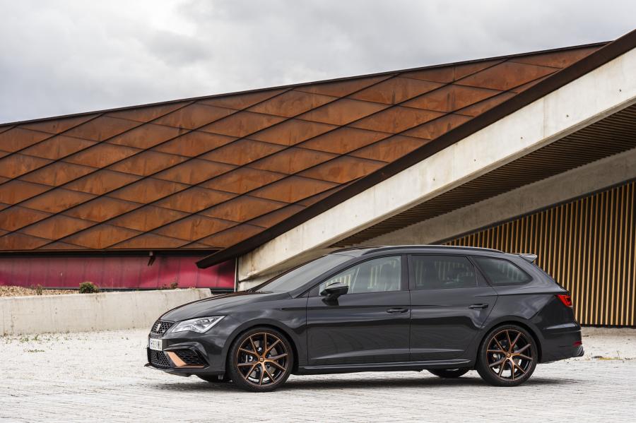  Seat Leon Cupra R ST (5F) 2018 года  (WW) (фото 15 из 40)